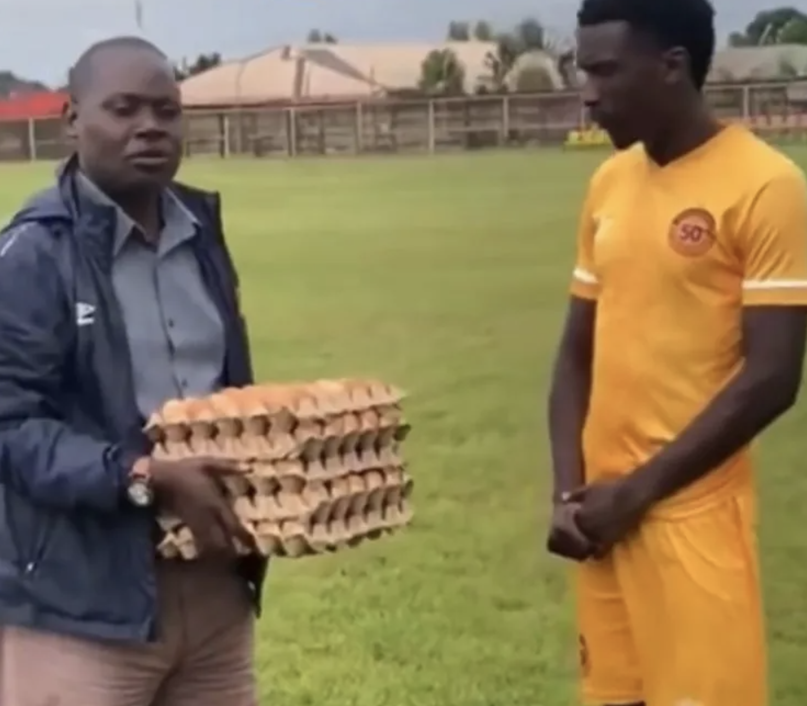 荣获当场最佳球员,奖品是四盒鸡蛋