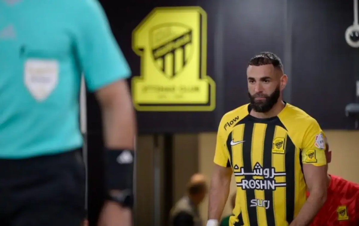 沙特要求金球先生放弃亿元高薪免费踢球,本泽马将无限期罢赛